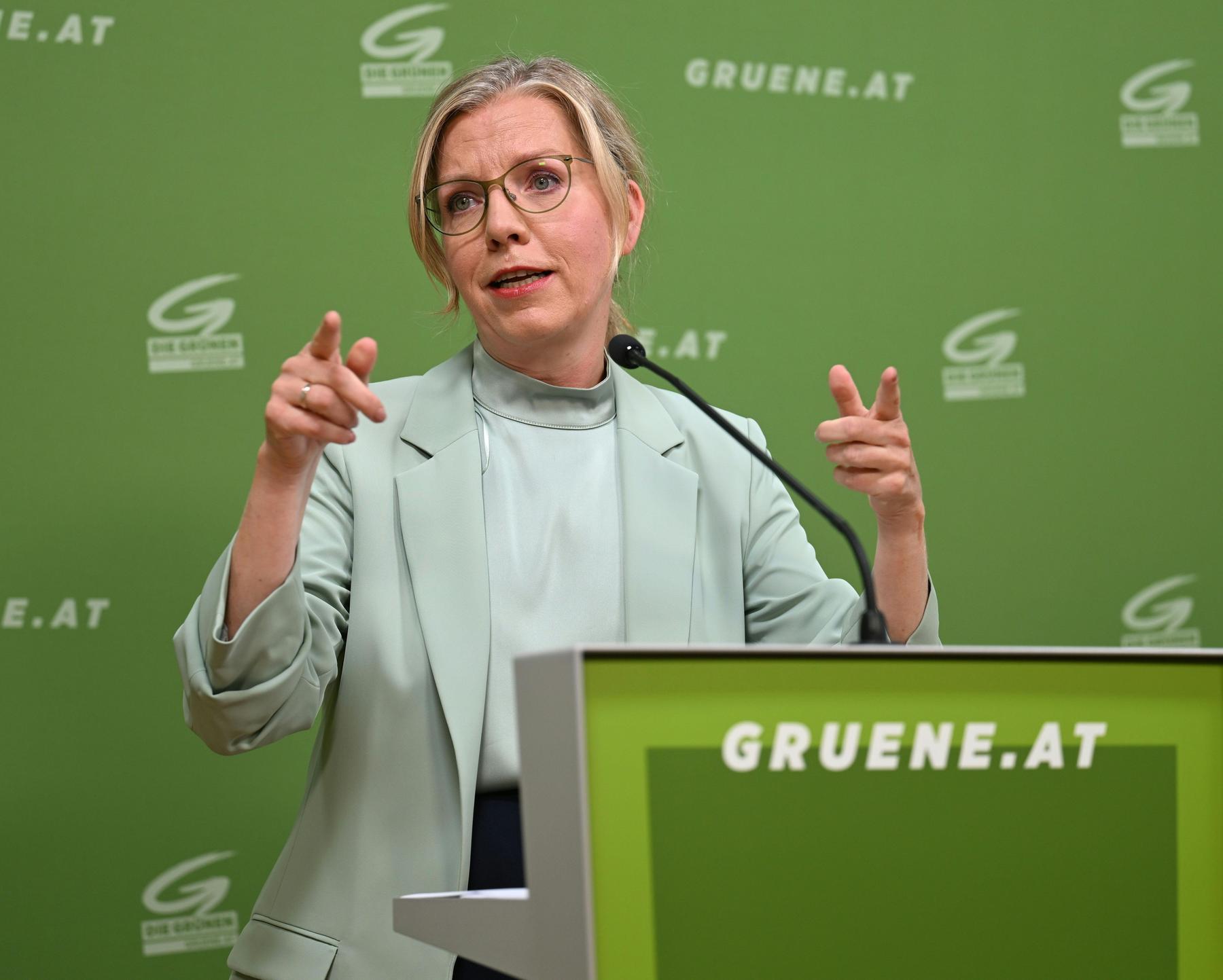 „Überall brennt‘s“: Grüne werfen Regierung Untätigkeit vor