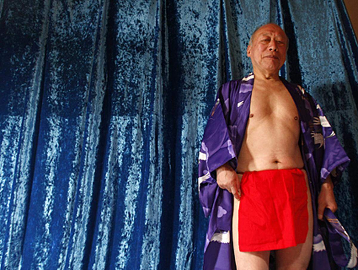 Shigeo Tokuda ist 75 Jahre alt. Und er ist immer noch dick im Porno-Geschäft.Zu alt für den Job? Keineswegs, meint Tokuda im Interview mit der Nachrichtenagentur Reuters. "Mein Job hält mich am Leben".