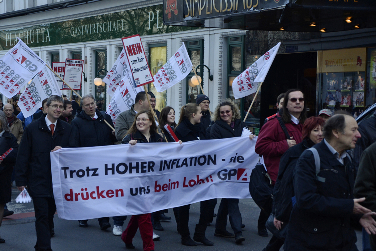 "Nein zum Reallohnverlust". Das war die Kernforderung, die die Mitarbeiter der Banken auf die Straße trieb.