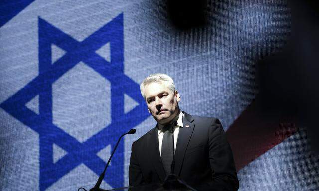  Bundeskanzler Karl Nehammer (ÖVP) während der Gedenkveranstaltung der Israelitischen Kultusgemeinde Wien (IKG)