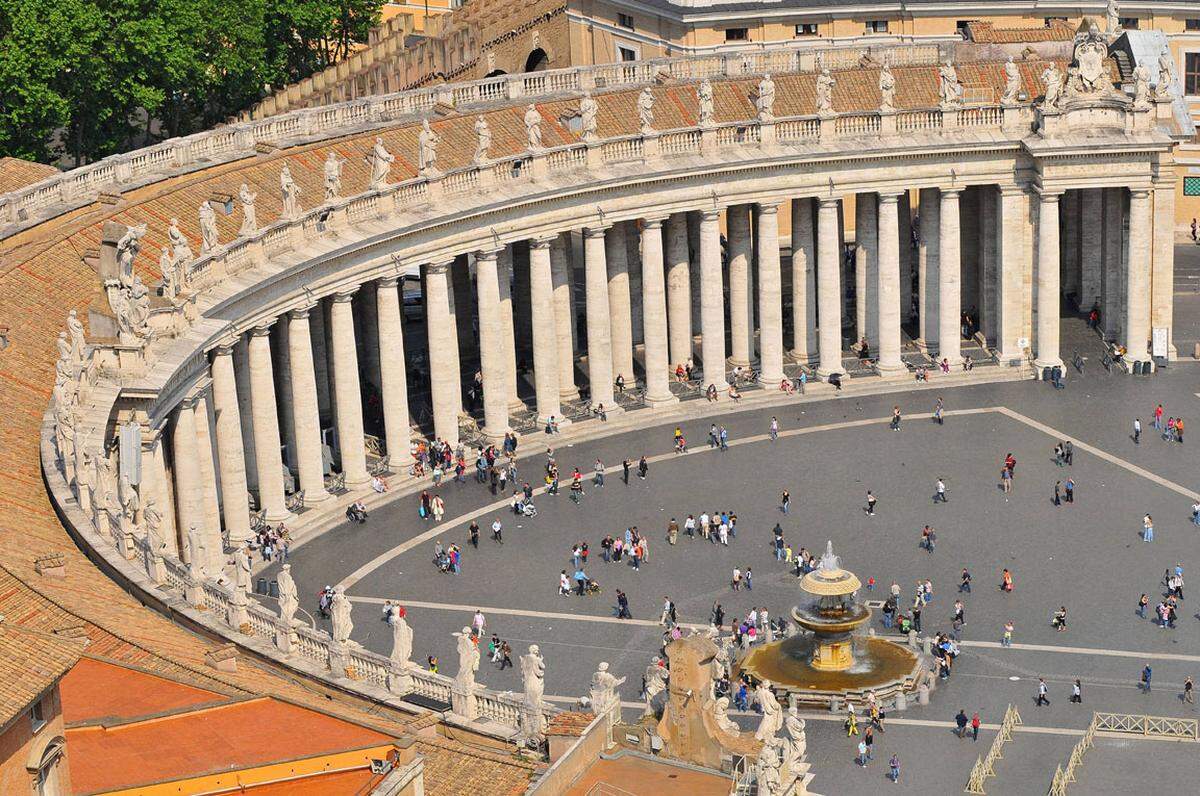 Rom gilt nicht umsonst als ewige Stadt und kommt damit quasi nie aus der Mode. 2016 lohnt sich die Reise vor allem durch die beiden renovierten Wahrzeichen Kolosseum und Trevi-Brunnen.