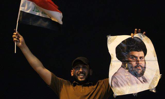 Jubel in Bagdad. Die Anhänger des schiitischen Predigers Moqtada al-Sadr feiern den Erfolg bei der Parlamentswahl.