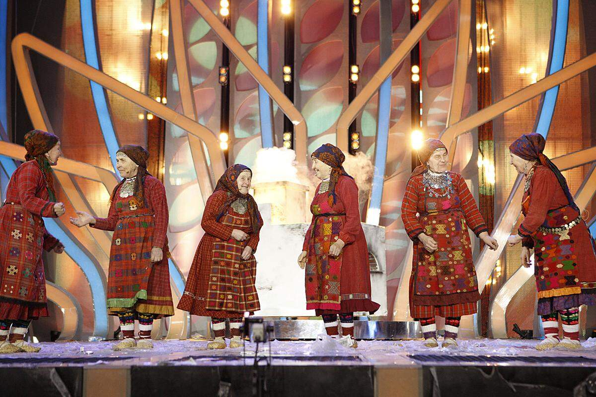 Für das Finale haben sich die Buranowskije Babuschki erst qualifizieren müssen. Die russischen Damen zwischen 56 und 76 Jahren begeisterten im ersten Semifinale mit ihrem Lied "Party for Everbody" ("Come on and Dance"). In der Final-Show treffen sie auf ...