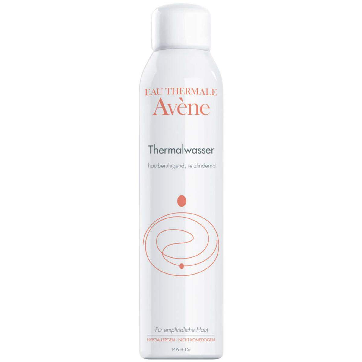 Der Thermalwasserspray von Avène soll durch den feinen Sprühnebel gestresste und irritierte Haut erfrischen. Empfindliche und zu Trockenheit neigende Haut erhält angeblich Feuchtigkeit und wird weicher und widerstandsfähiger, 7,99 Euro. 