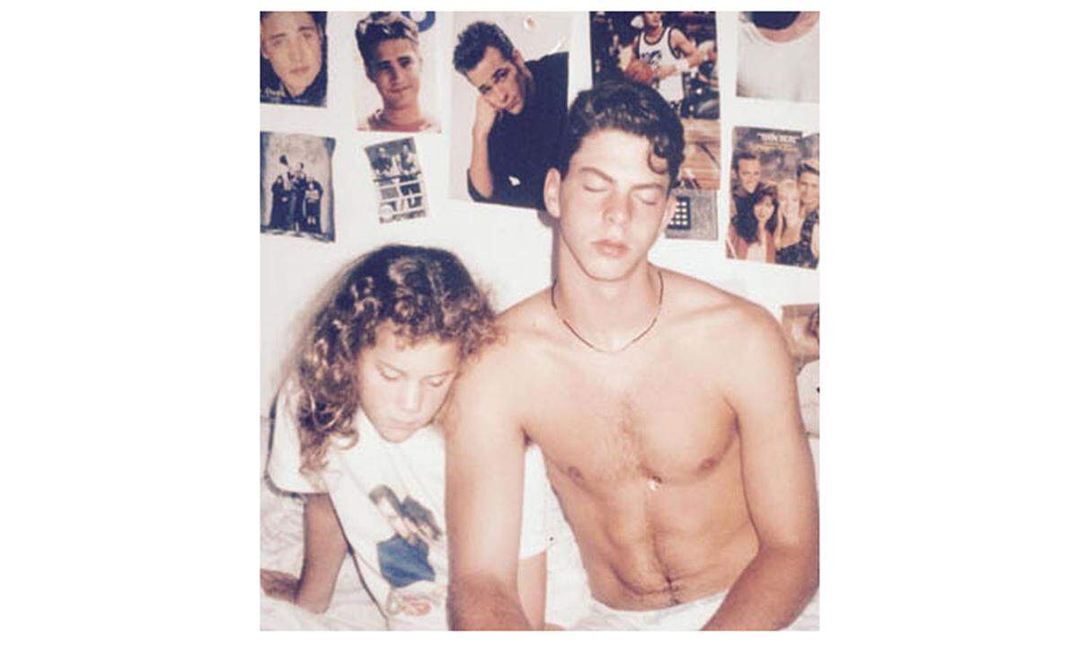 Amy Schumer damals mit ihrem Bruder in ihrem Kinderzimmer.