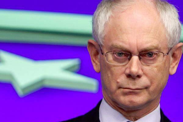 Die Situation habe sich zu einer systemischen Bedrohung für die Eurozone und für den Aufschwung in Europa und weltweit entwickelt, sagte der EU-Ratspräsident Herman Van Rompuy. "Wir werden nicht zögern, unsere gemeinsame Währung zu verteidigen".