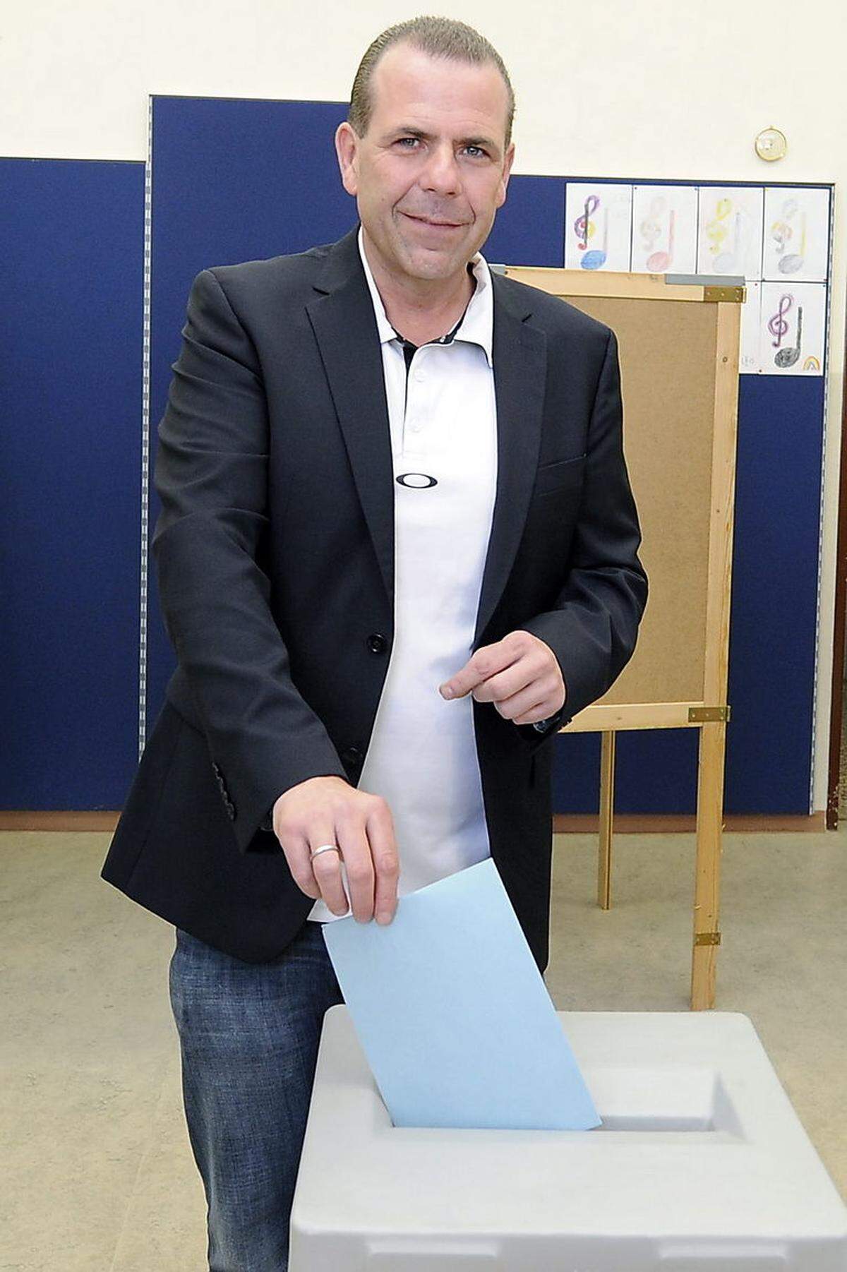 FPÖ-Spitzenkandidat Harald Vilimsky zeigte sich erfreut über das "Sensationsergebnis". "Wir sind der Sieger des Abends, alle anderen schauen alt aus."