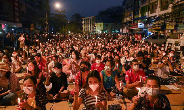 Anti-coup night protest in Yangon