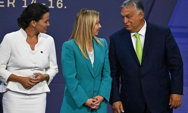Meloni (Mitte) und Orbán.