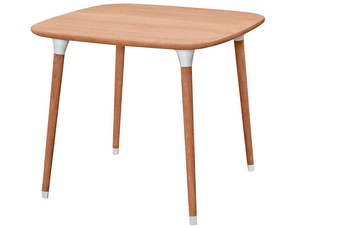 Holz, farbige Details und abgewinkelte Beine: die Markenzeichen von Tisch Asap, designed von Foersom &amp; Hiort-Lorenzen. www.paustian.com