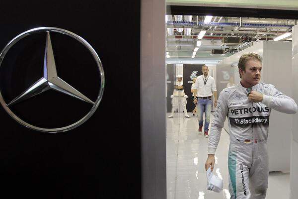 23. November 2014, Abu Dhabi, Vereinigte Arabische Emirate: Rosberg führt einen aussichtslosen Kampf. Hamilton gewinnt die WM. "Es ist schwer. Die Enttäuschung sitzt schon tief. Ich muss das jetzt erst einmal verarbeiten", sagt Rosberg. Technische Probleme an seinem Mercedes machen alle Hoffnungen zunichte. Beachtenswert: Rosberg hätte seinen maladen Wagen auch einfach abstellen können, er will dieses Rennen aber zu Ende bringen. Er will nicht aufgeben, auch wenn nur Rang 14 dabei herausspringt.