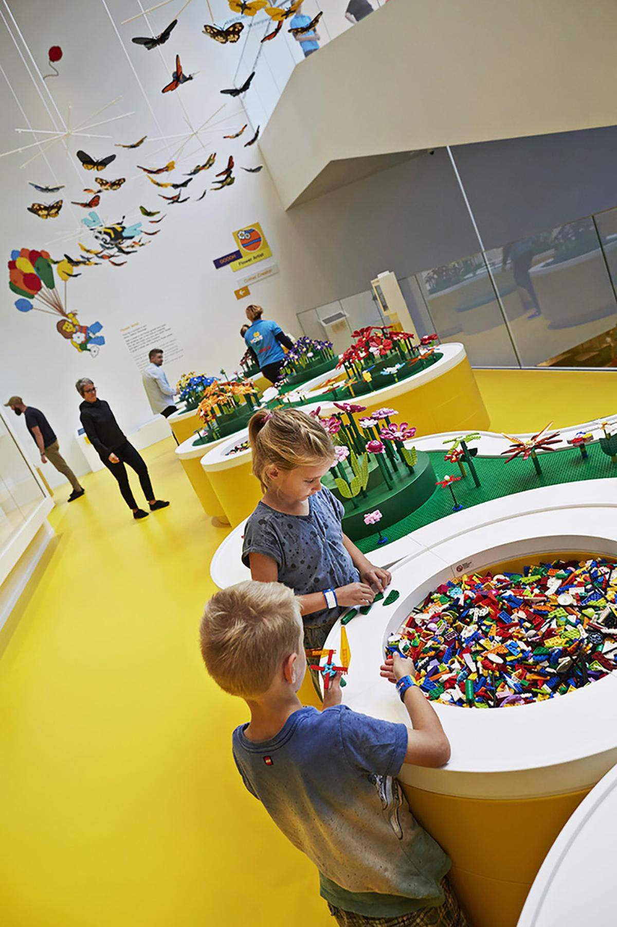 Was wäre ein Lego-Haus ohne Spielflächen? Kinder und Erwachsene können selbst kreativ werden.