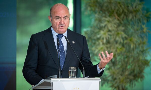 EZB-Vizepräsident Luis de Guindos prophezeit einen weiteren Anstige der Inflation - aber nicht mehr lange.