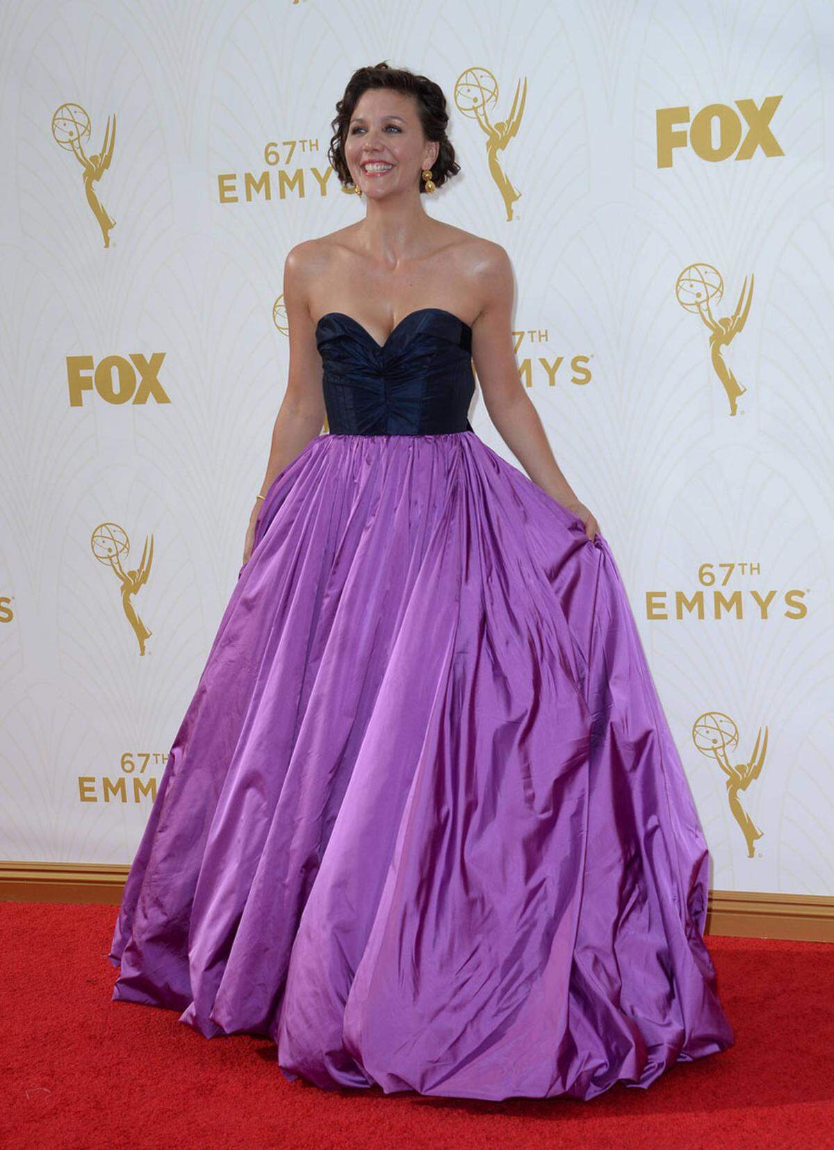 An ein Abschlussball-Kleid aus den 80er-Jahren erinnerte die Robe von Oscar de la Renta, die Maggy Gyllenhaal trug.