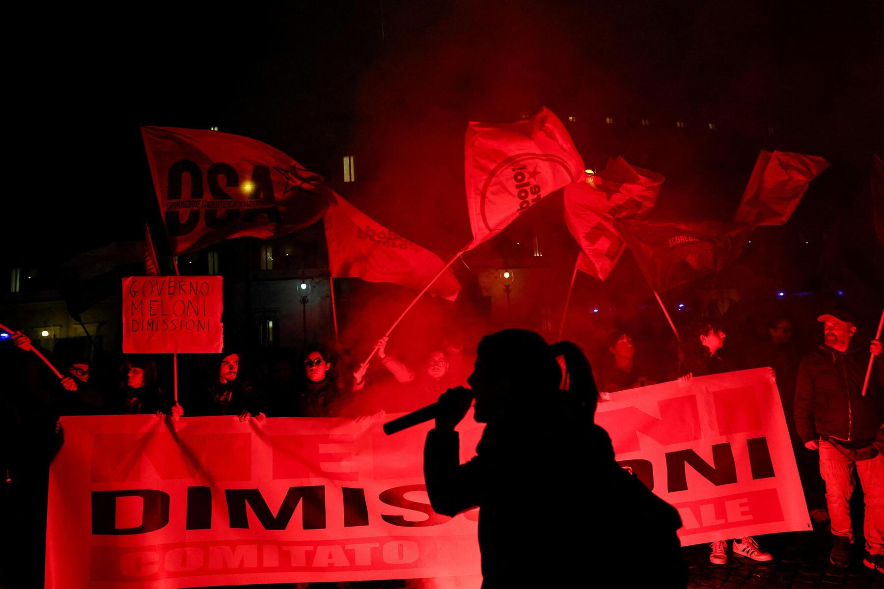 Rücktritte und Neuwahldiskussion: Meloni sucht Weg aus Referendums-Debakel [premium]