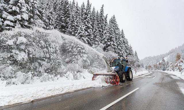 ++ THEMENBILD ++ WINTEREINBRUCH IN OeSTERREICH