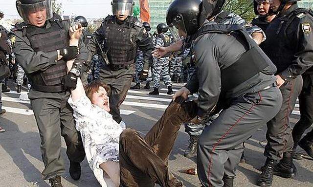 Moskau: Polizei geht gewaltsam gegen Putin-Gegner vor
