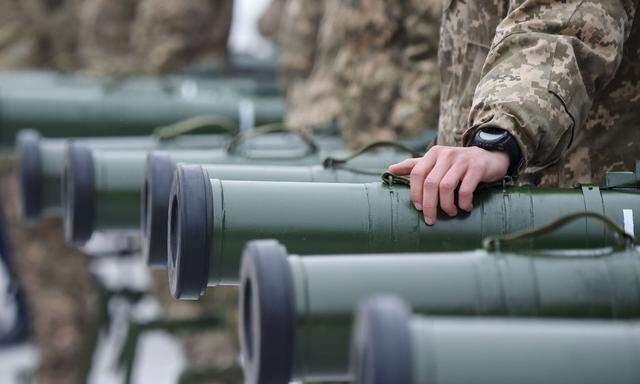 Symbolbild: Poroschenko hat für 30 Tage das Kriegsrecht eingeführt. 
