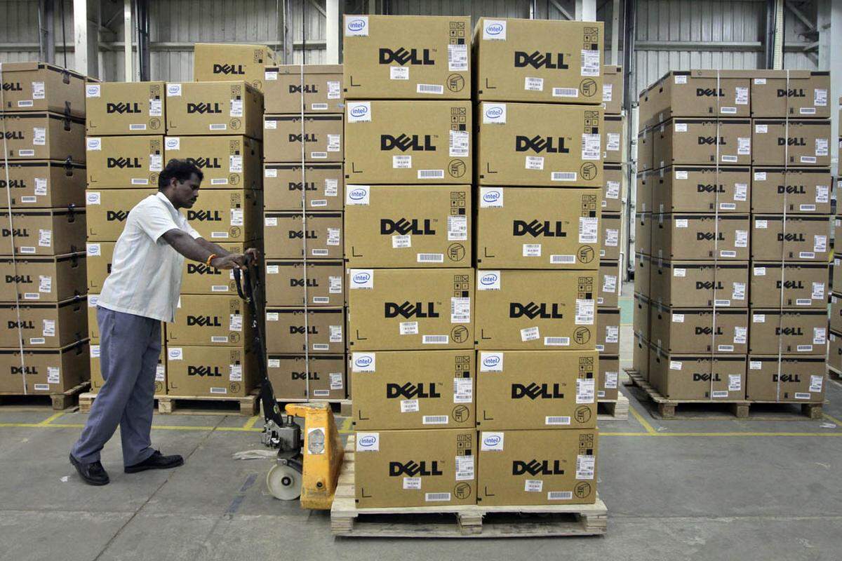 Dell vertreibt seine Produkte vorwiegend als Versender. Kunden haben die Möglichkeit, per Internet, Fax oder telefonisch zu bestellen. Die Produkte werden erst zusammengestellt, nachdem der Kunde seine Bestellung aufgegeben hat. Dieses Rezept bringt 2010 mehr als 12,3 Milliarden Dollar an Umsatz.