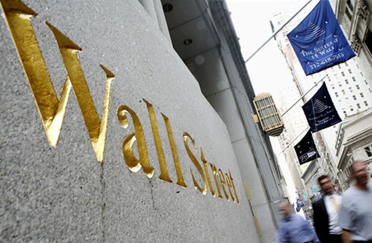 Der computergesteuerte Handel sorgte an diesem Tag für riesige Verluste. Je tiefer die Kurse, desto mehr automatisch generierte Verkaufsorders wurden aktiviert. Seitdem gibt es an der New Yorker Börse Sicherheitssperren. Fallen die Indizes um einen bestimmten Betrag, wird der Handel automatisch für eine gewisse Zeit ausgesetzt.