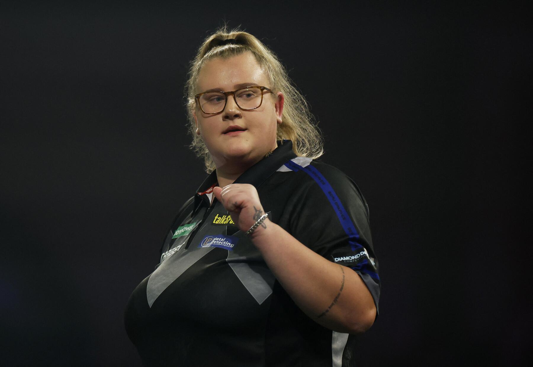Beau Greaves: Früher warf sie Darts im Zimmer des Bruders, jetzt gewann sie als erste Frau ein PDC-Turnier [premium]