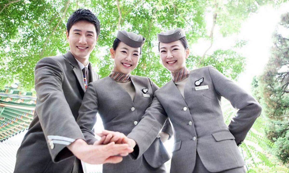 Puristisch und hochgeschlossen - weiter geht es mit der südkoreanischen Fluggesellschaft Asiana Airlines.