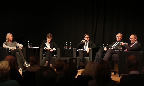 Ewald Tatar, Helga Rabl-Stadler, Rainer Nowak, Klaus Albrecht Schröder und Matthias Naske (v. l.) im Wiener Konzerthaus.
