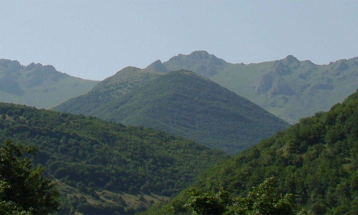 Die Hyrkanischen Wälder sind einzigartige Laubwälder, die sich über rund 850 Kilometer entlang der Südküste des Kaspischen Meeres erstrecken. Vor 25 bis 50 Millionen Jahren bedeckten sie den Großteil der Region.