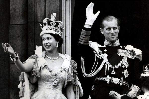 "Du armes Ding", soll ihre jüngere Schwester Margaret, gesagt haben, als klar war, dass Elizabeth II. Königin wird.