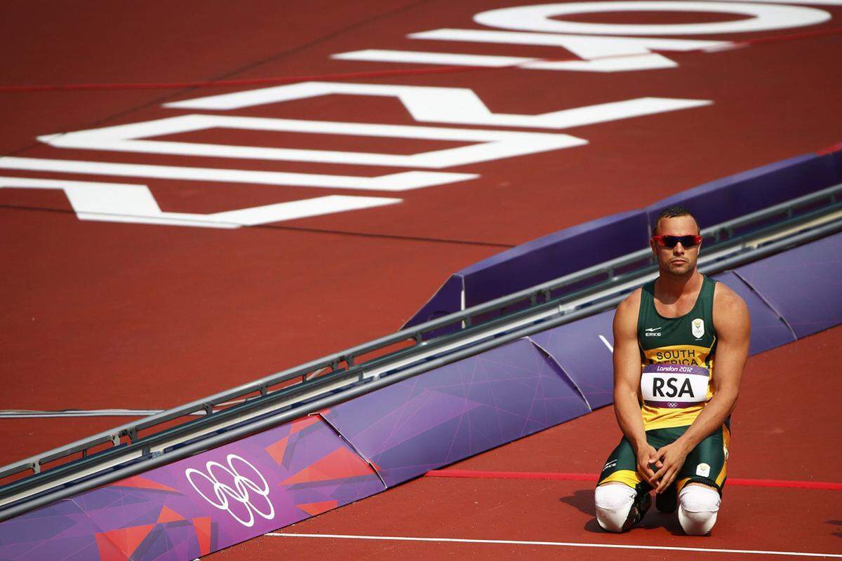 2011 wird Pistorius zusammen mit Sprinter Jason Smyth als erster behinderter Sportler für eine Leichtathletik-WM nominiert. 2012 startet er als erster beinamputierter Sportler der Olympia-Geschichte bei den Spielen in London. Er wird mit der Staffel über 4 x 400 Meter Achter und kommt als Einzelstarter bis ins 400-Meter-Halbfinale. Im Bild: Pistorius' Reaktion nach einem vom kenianischen Läufer verursachten Sturz seines Teamkollegen beim Staffelbewerb.