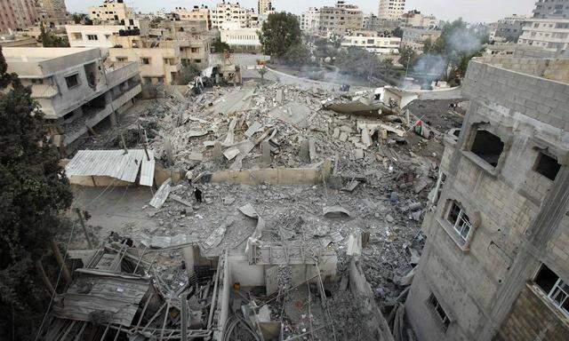 Palestinians inspect the destroyed office building of Hamas PM Haniyeh in Gaza