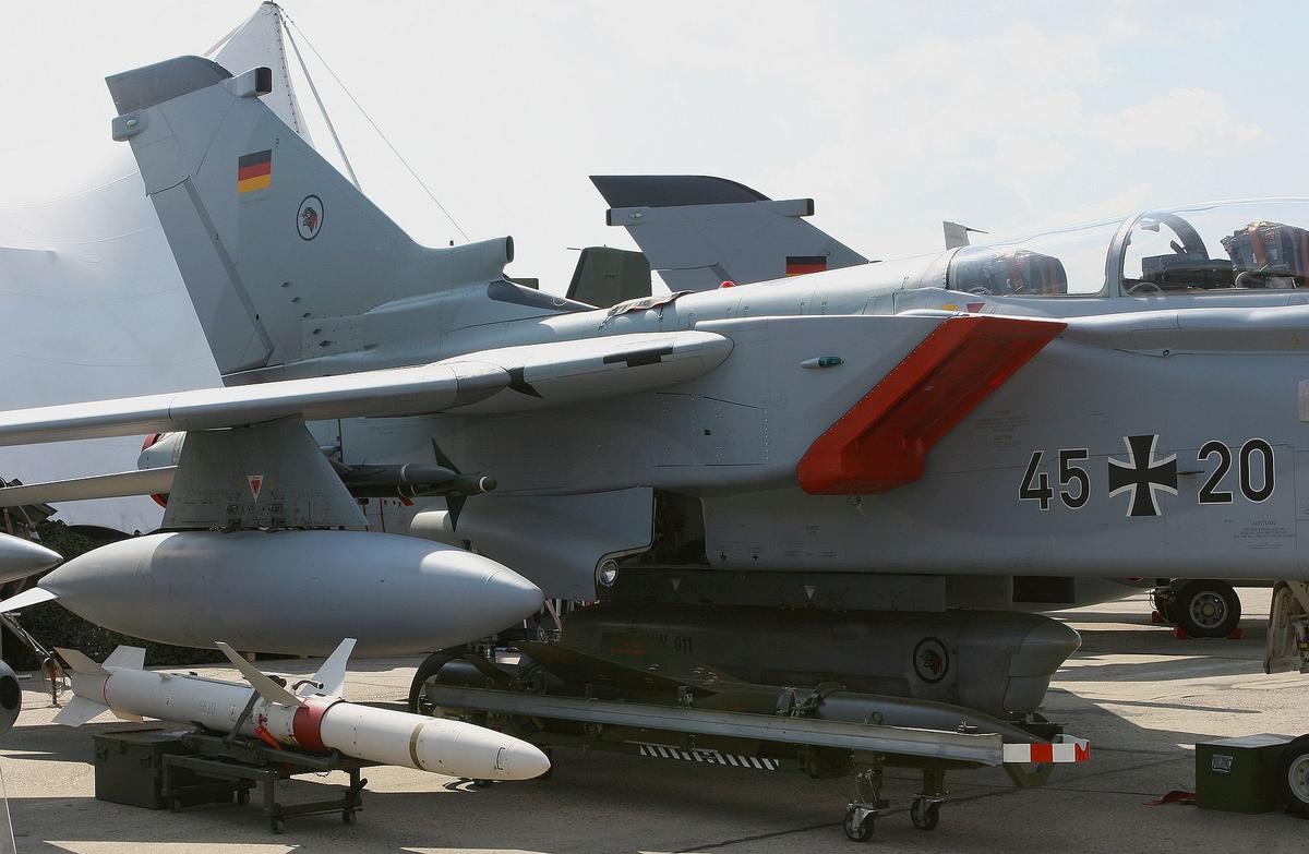 Tornado-ECR mit HARM-Raketen (Anti-Radar)