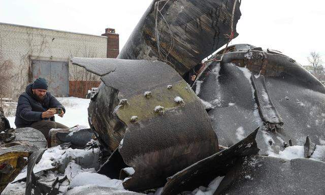 Die Trümmer einer in Charkiw niedergegangenen Rakete wurden analysiert.