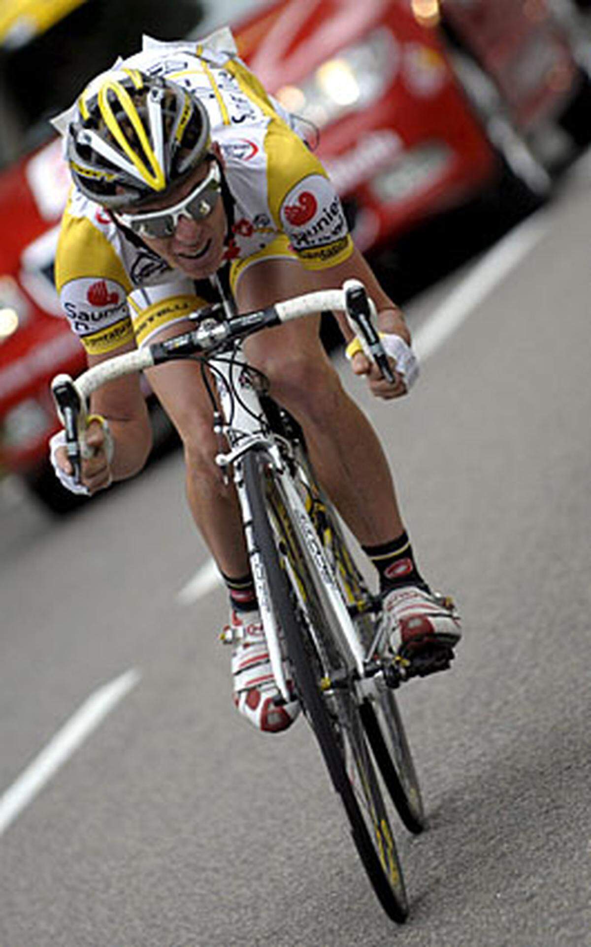 Vor dem Start der 12. Etappe der Tour de France wird bekannt, dass der Italiener Riccardo Ricco positiv auf das Blutdopingmittel EPO getestet wurde. Der 24-Jährige hatte die 6. und 9. Etappe gewonnen und führte in der Bergwertung und in der Wertung der Jungprofis. In der Gesamtwertung lag Ricco auf Platz neun, der Italiener wurde für zwei Jahre gesperrt.