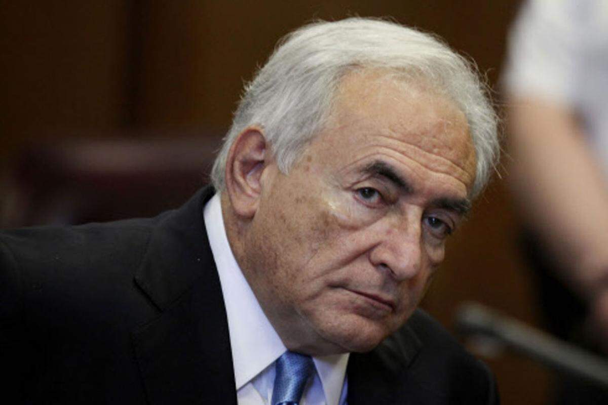 19. Mai: Die Grand Jury bestätigt alle Anklagepunkte gegen Strauss-Kahn. Er zieht die Konsequenzen aus der Sex-Affäre und tritt als IWF-Chef zurück.