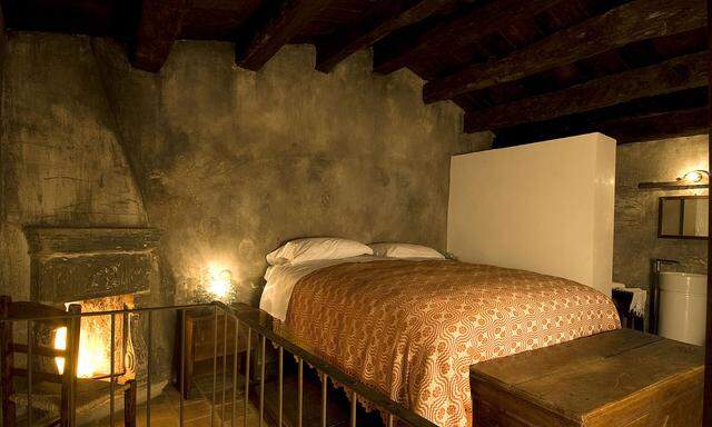  Das orginalgetreu sanierte Hoteldorf Sextantio in den Abruzzen bietet 29 komfortable Zimmer.  