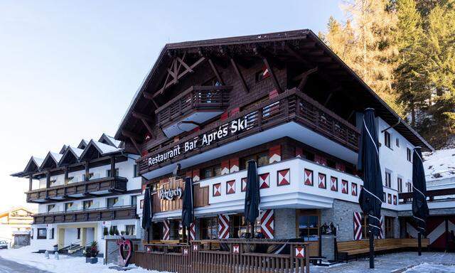 In der bekannten Après-Ski-Bar „Kitzloch“ war ein Mitarbeiter positiv auf Corona getestet worden. 
