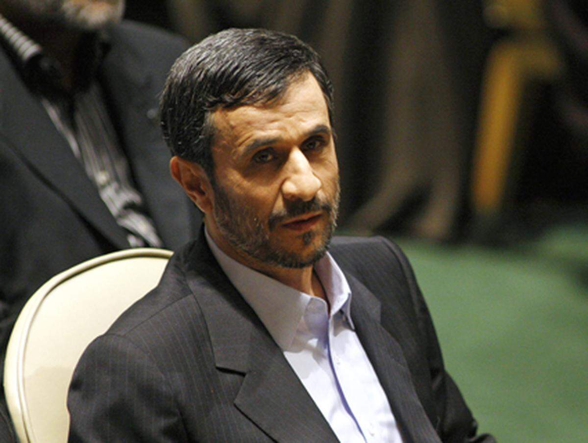 Mahmoud Ahmadinejad sorgte ebenfalls für den erwarteten Eklat: Er nannte Israels Vorgehen gegen die Palästinenser "Völkermord" und warf den Juden vor, die internationale Politik zu dominieren. Israel boykottierte die Rede, aus Protest gegen die Hasstirade verließen auch zahlreiche Delegierte anderer Staaten den Saal.  (beba)