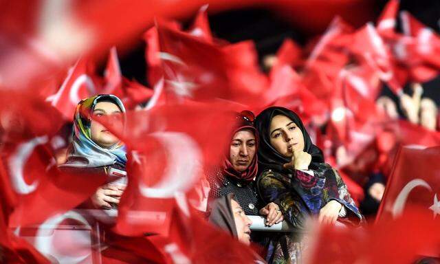 Zahlreiche Frauen wählten in den letzten Jahrzehnten die AKP – doch das könnte sich jetzt ändern.