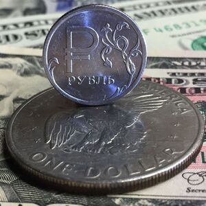 Nach einem katastrophalen Verfall seit April hat der Rubel vergangene Woche zwar etwas aufgewertet. Aber schon bald kann die Talfahrt wieder losgehen.