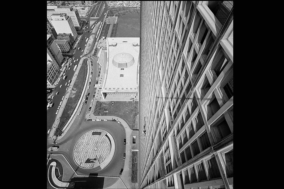 Niemeyers - neben Brasilia - wohl berühmtestes Werk steh in New York City: Er baute das UN-Hauptquartier mit.