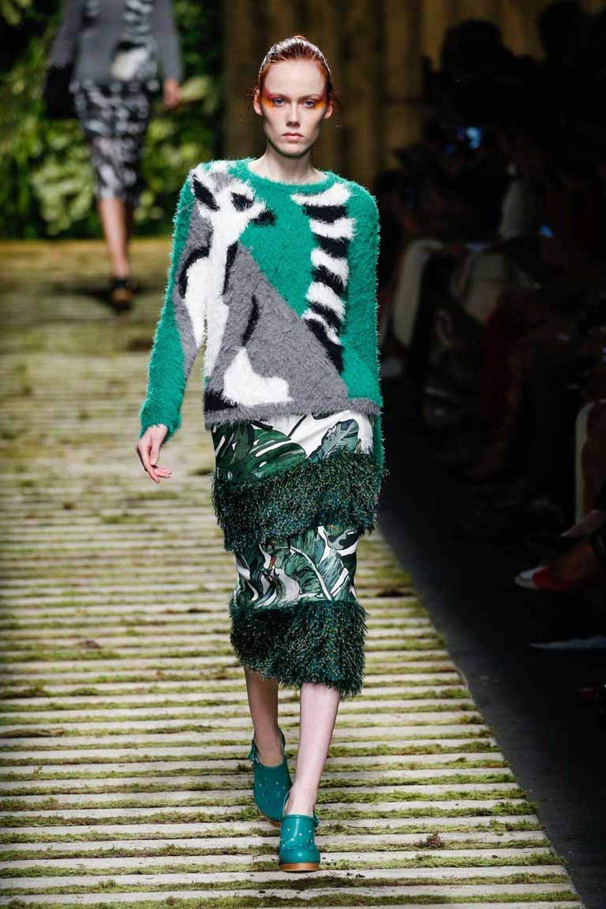 Der Regenwald fand sich mit Palmen und tierischen Motiven auf dem Catwalk von Max Mara wieder.