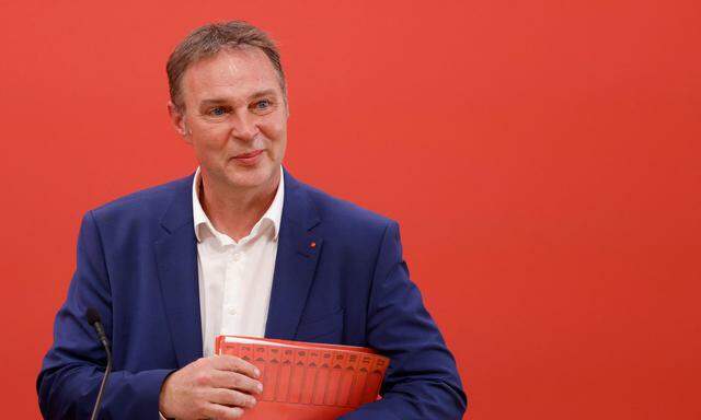 „Wahnsinn, was da passiert ist“: SPÖ-Chef Andras Babler fordert eine „lückenlose“ Aufklärung im Fall Kika/Leiner.