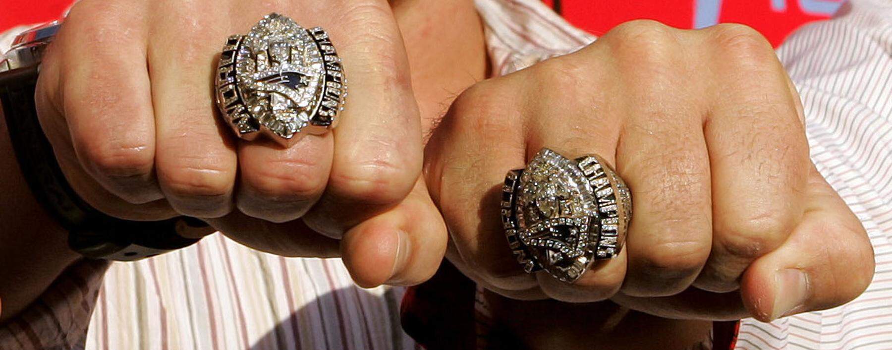 New England Patriots Koppen, Izzo and Paxton show Super Bowl rings at ESPY Awards pre-party at Playboy ...