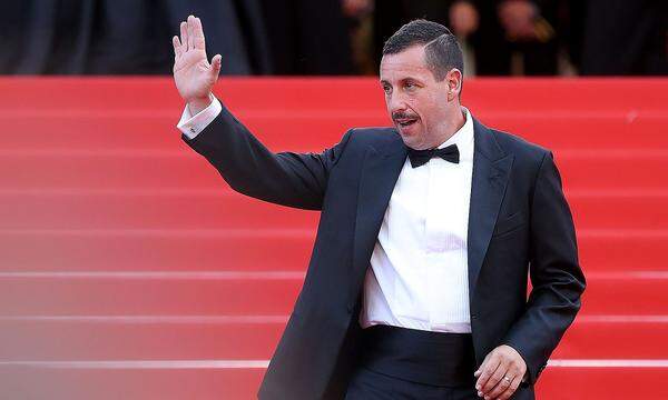 2013 wurde der Komödien-Spezialist Adam Sandler gleich drei Mal für tot erklärt. Die einzige Gemeinsamkeit war das Ressort, in dem er angeblich verstorben sein soll.