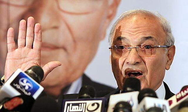 Das Verfassungsgericht soll über die Rechtmäßigkeit der Kandidatur von Mubarak-Mann Shafik entscheiden