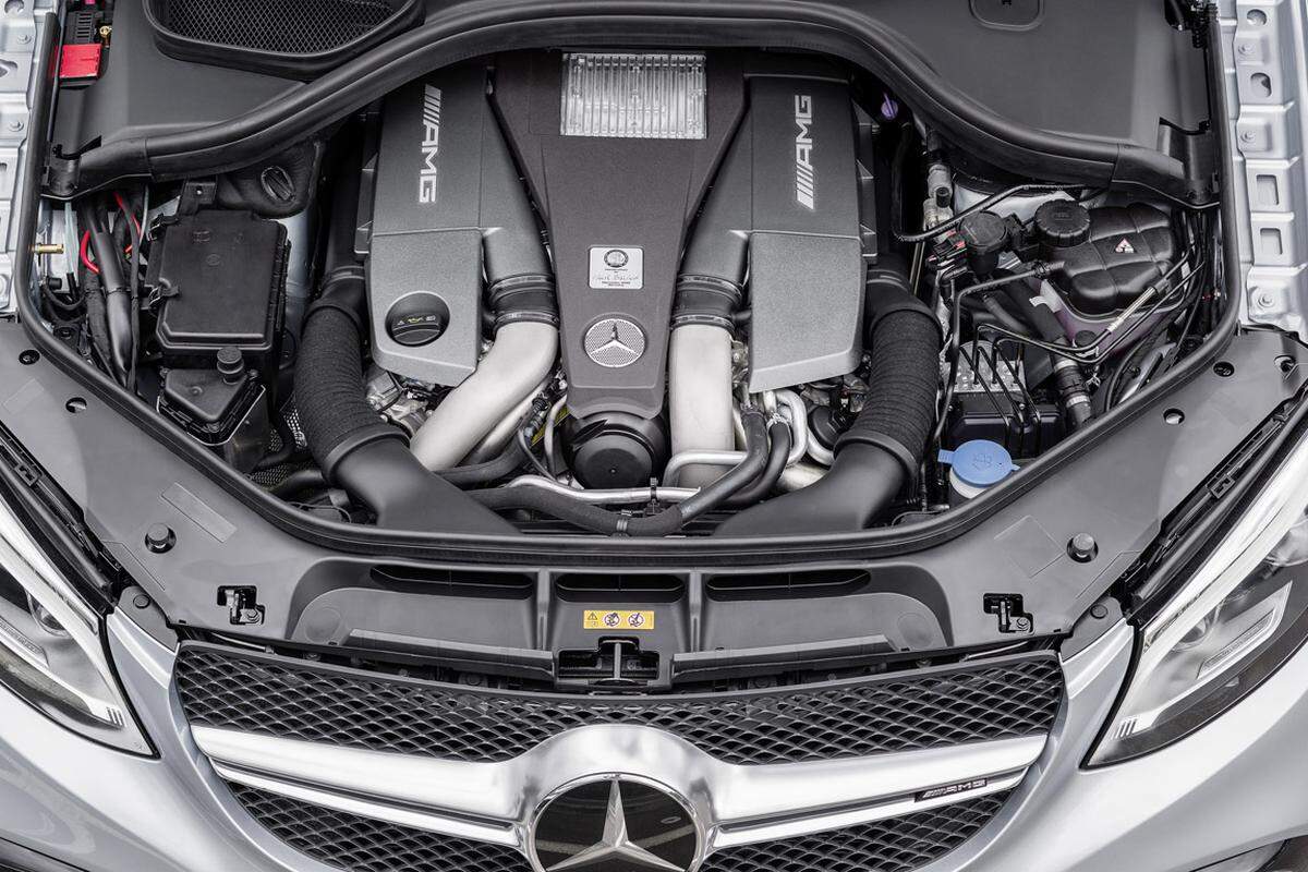 Die allerstärkste, im GLE 63 S Coupé (ab 161.160 Euro), mobilisiert aus dem 5,5-Liter-Biturbo-V8 (im Bild) gewaltige 760 Newtonmeter. Spätestens damit lernen auch Elefanten das Galoppieren.