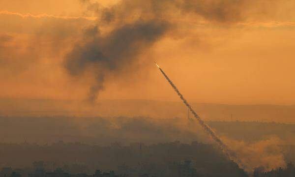 Ein israelischer Luftangriff in Gaza-Stadt am 7. Oktober 2023. 