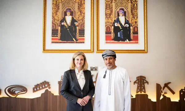 Österreichs Außenministerin Beate Meinl-Reisinger beim Treffen mit Omans Energieminister Salim bin Nasser al-Aufi.