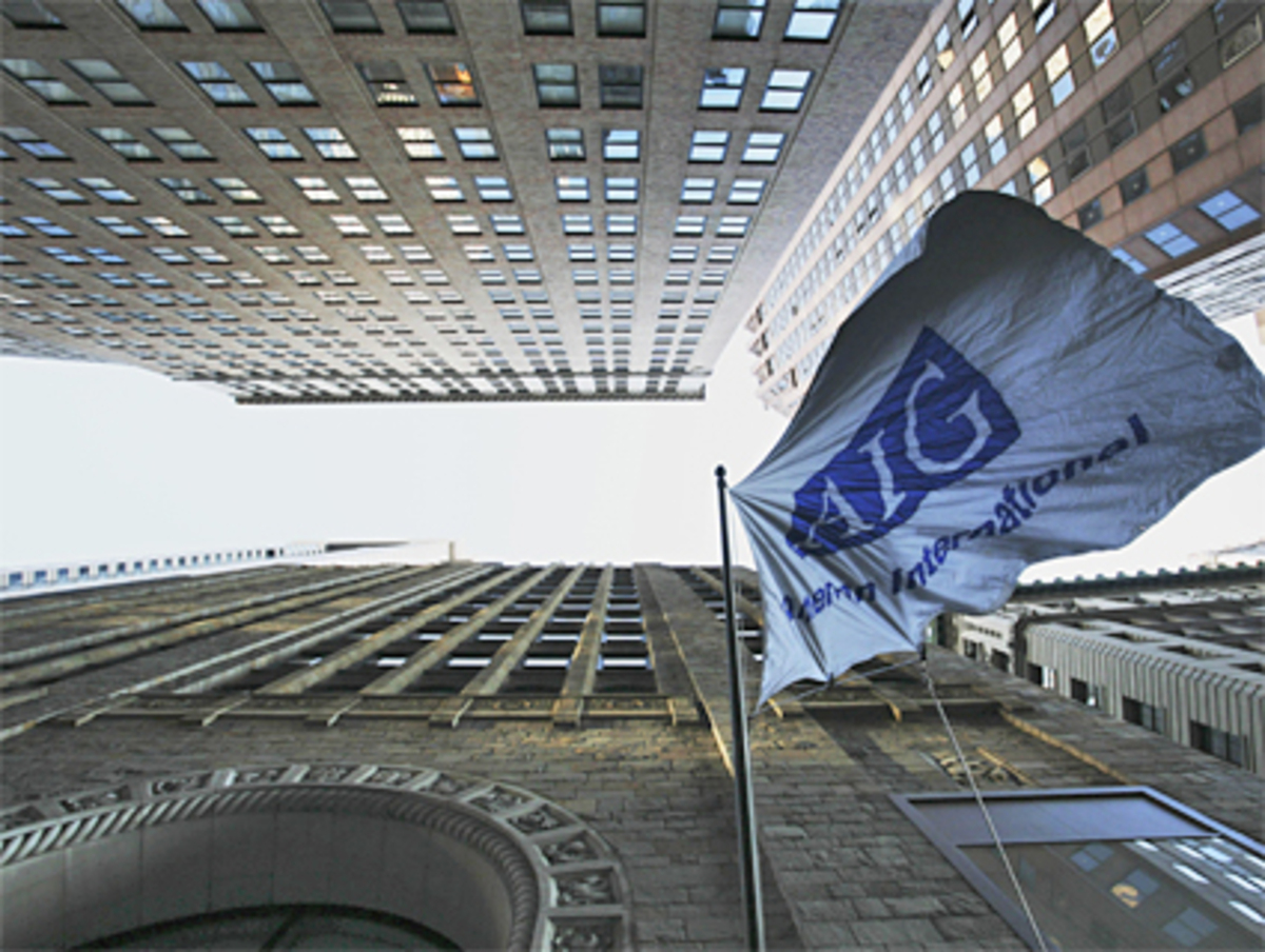 Fundamentaldaten und Firmenbewertungen spielen beim "Zombie-Zocken" keine Rolle. Es ist wie im Casino: Rot oder schwarz, Kursexplosion oder Totalverlust - alles ist möglich:Auch beim ehemaligen größten Versicherer der Welt, AIG, der in Folge der Lehman-Pleite ins Taumeln geriet und nur mit Staatshilfe in der Höhe von 180 Milliarden gerettet werden konnte.